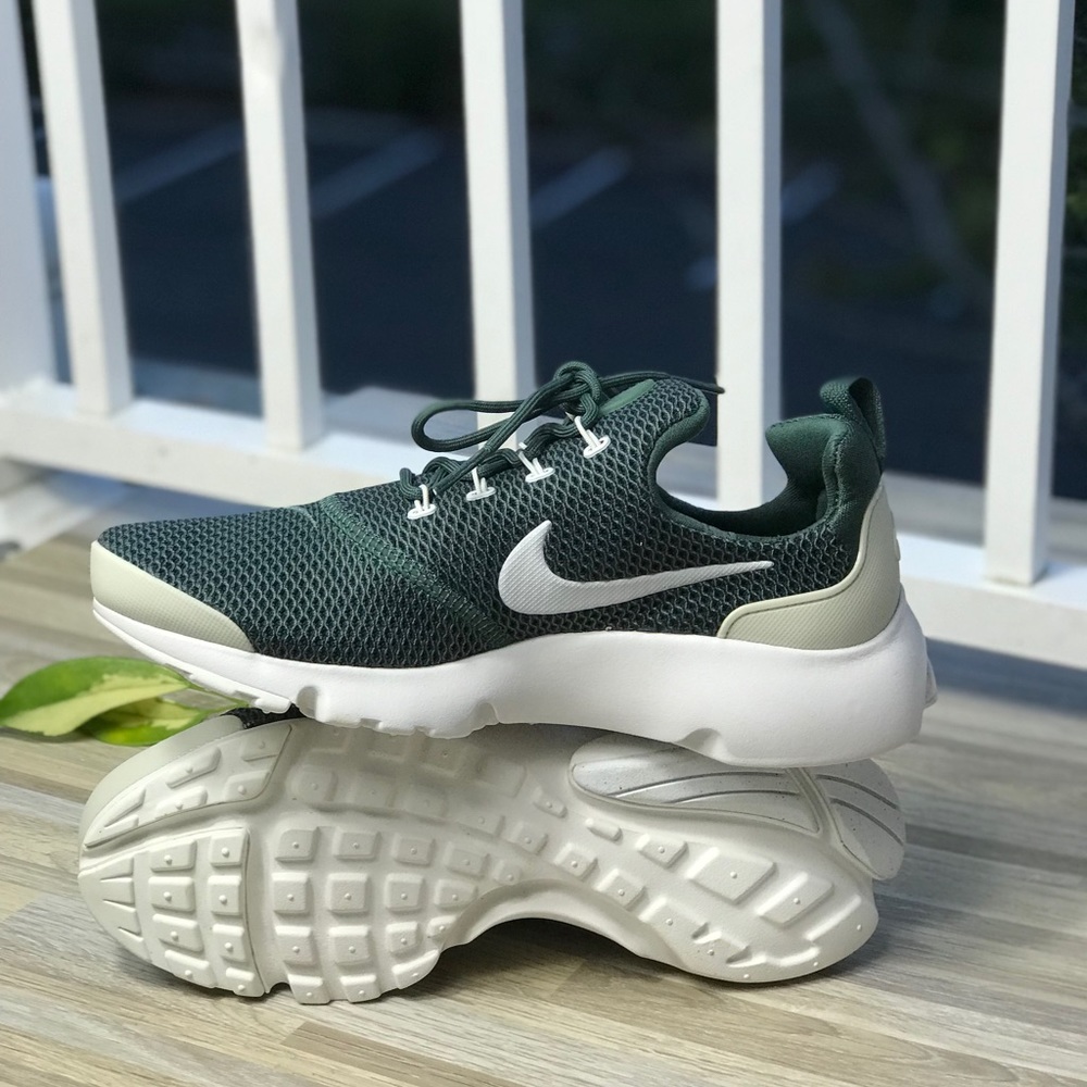 NWT Nike Air Presto Fly Green WMNS - Picture 4 of 8
